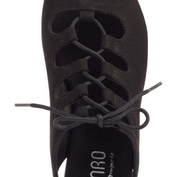 Munro Black Suede adjustable shoe 9 narrow - Picture 3 of 12